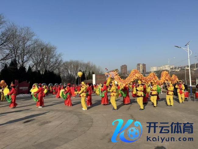 敲锣打饱读扭秧歌 正月十五闹元宵